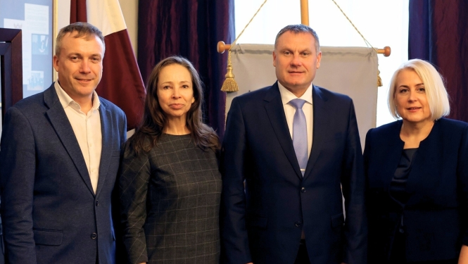 No kreisās: Andris Munda, Laila Jurcēna, Juris Stukāns, Ilze Grīnhofa