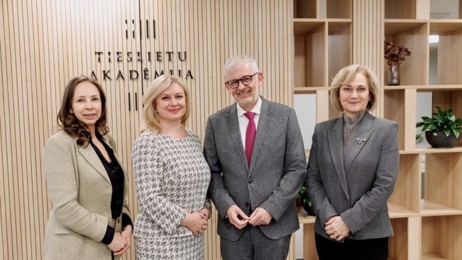 Tieslietu akadēmija 