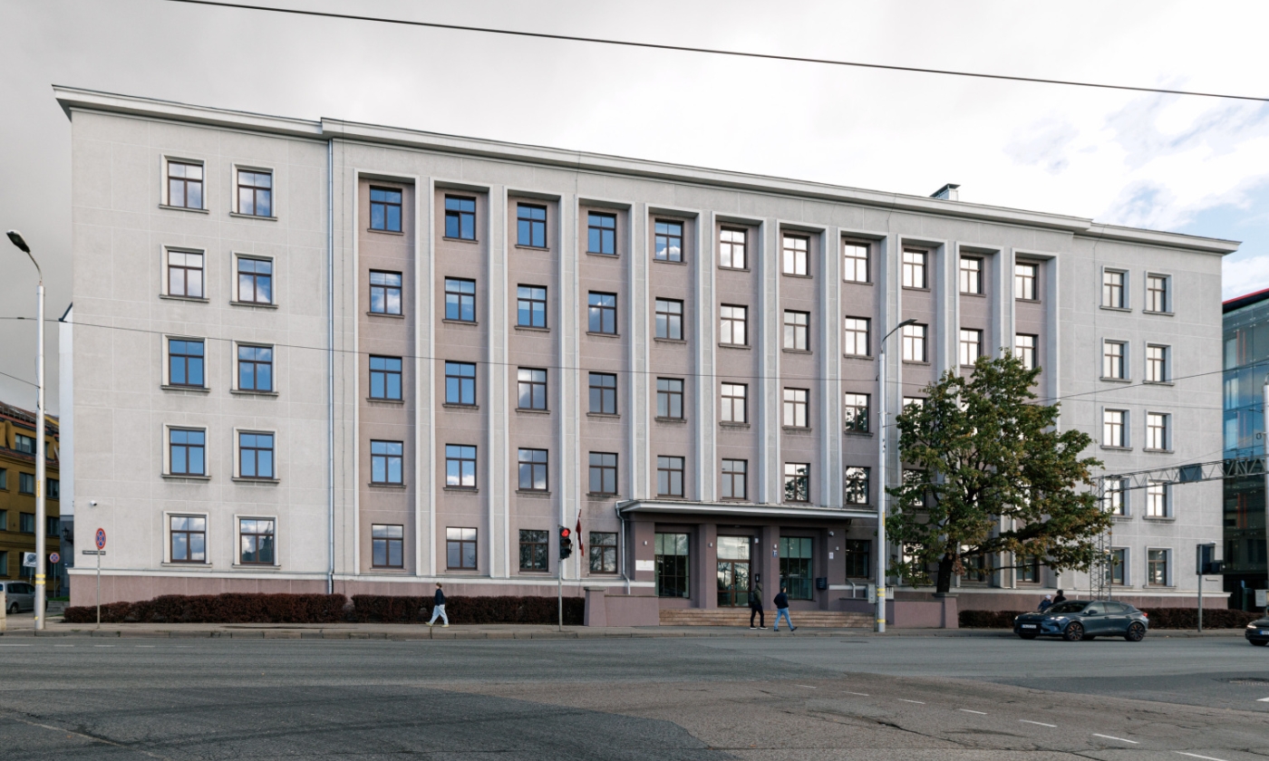 tieslietu akadēmija